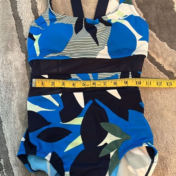 NIKE Women's Mesh Floral Print V-Back One Piece Swimsuit - Picture 7 of 9